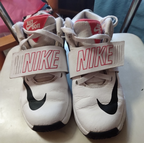 Kids Nike shoes $30 white women's shoes $25 - Picture 2 of 6